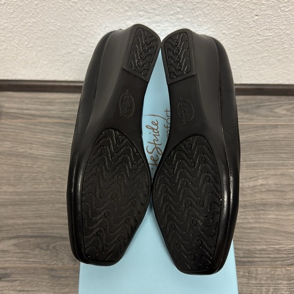 LifeStride Groovy Wedge Slip On - Picture 3 of 7